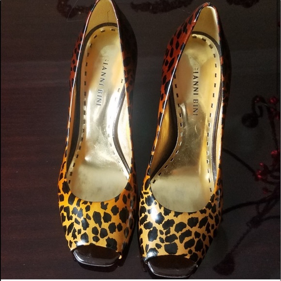Gianni Bini Cheetah print Peeptoe leather heels - Picture 1 of 7